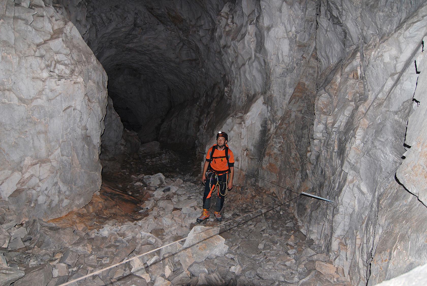 A dark hole, the Gauablickhöhle.