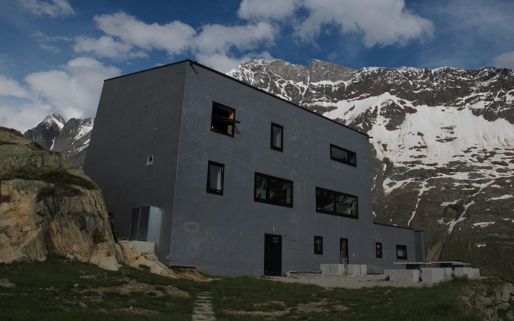 Die futuristische Hütte in Sichtweite!