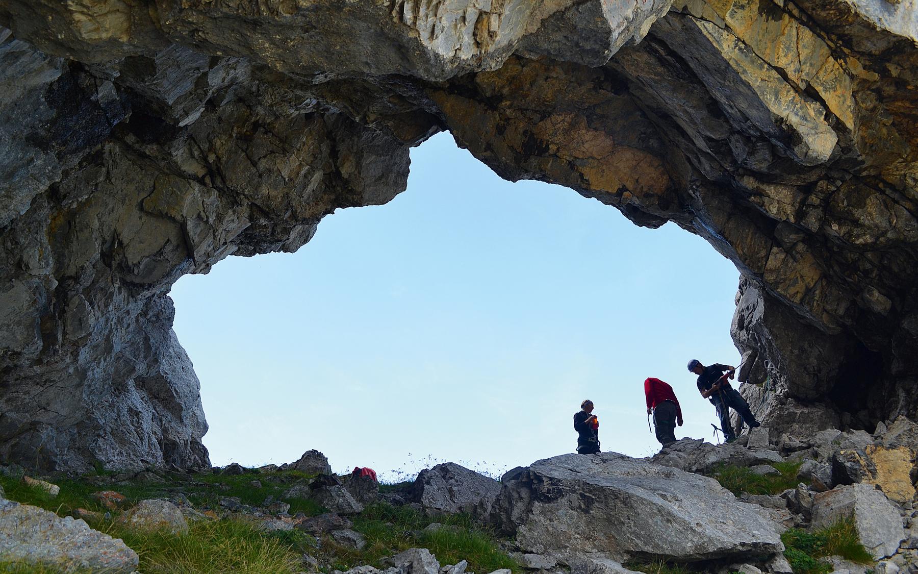 A natural tunnel in the mountain: Bälmetentor on the north ridge of Bergstock.