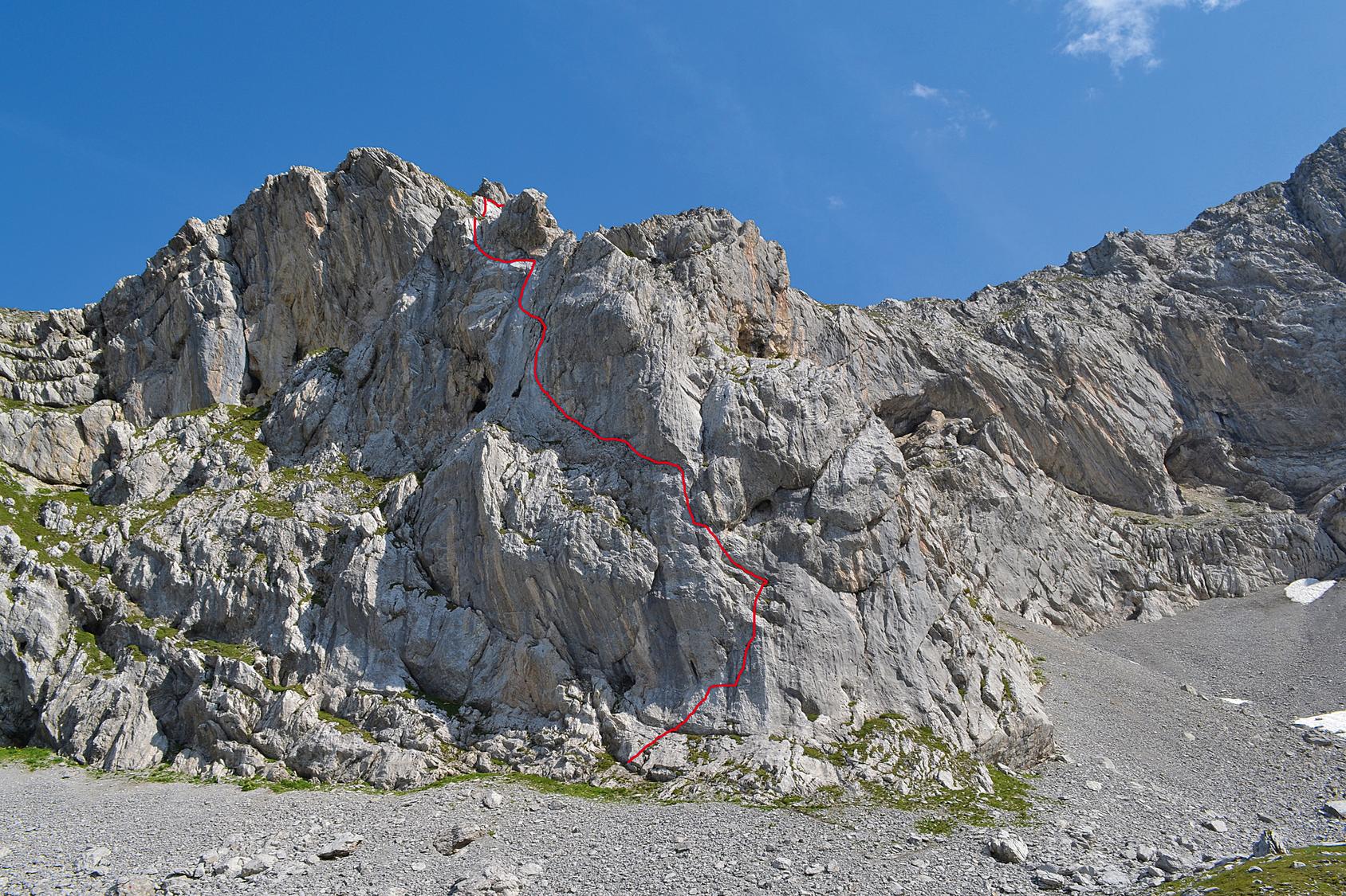 The landscape is comparable to the Dolomites: the north face of Bälmeten.