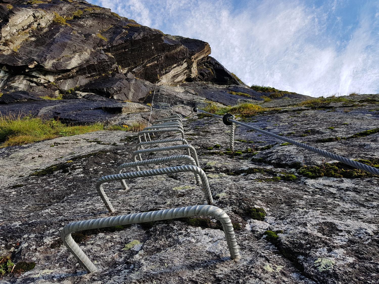 Im Klettersteig Camona da Punteglias, Passage "Dach".