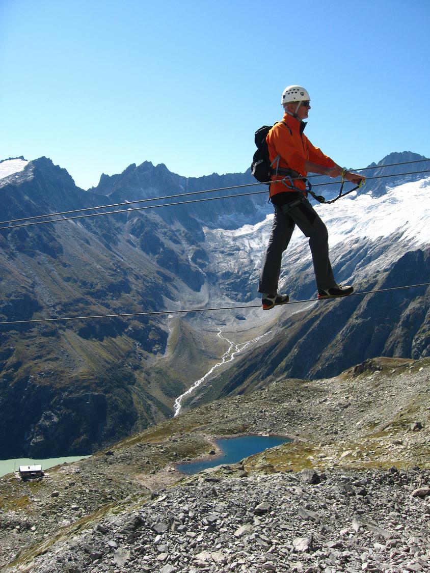 Three-rope bridge with view to Bergsee and the Bergsee hut.