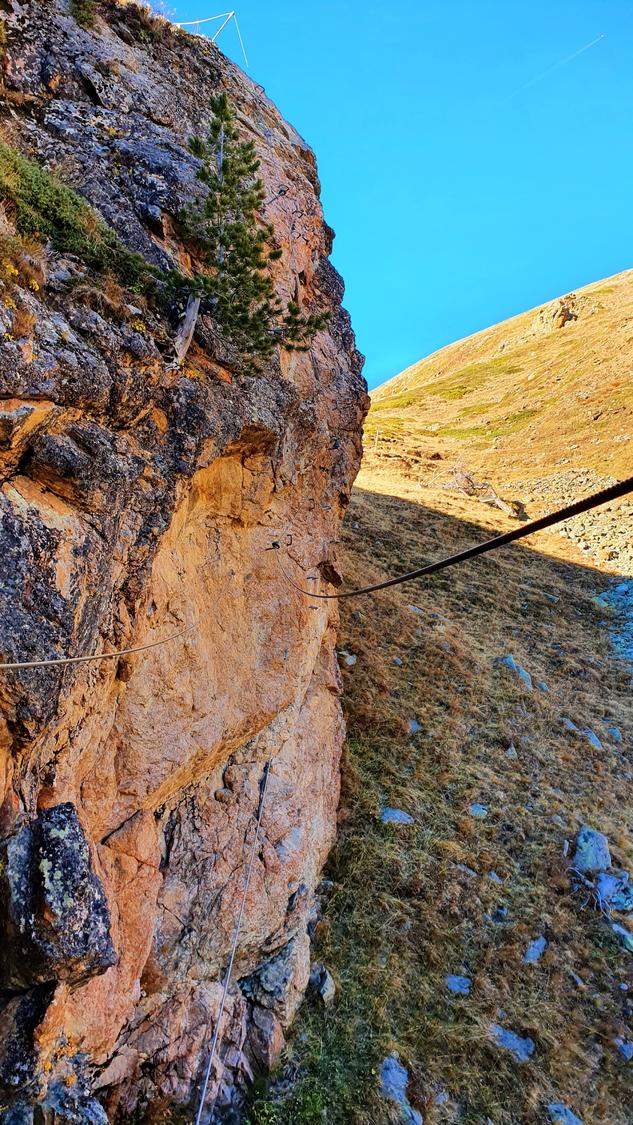 Im Klettersteig Languard, die Dreiseilbrücke mit hoher Griffhöhe!