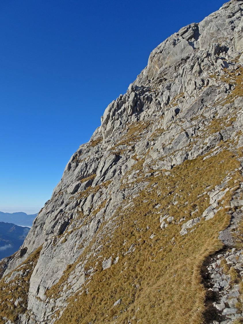 At the start, right to the Rigidalstockgrat, left to the via ferrata Rigidalstockwand.
