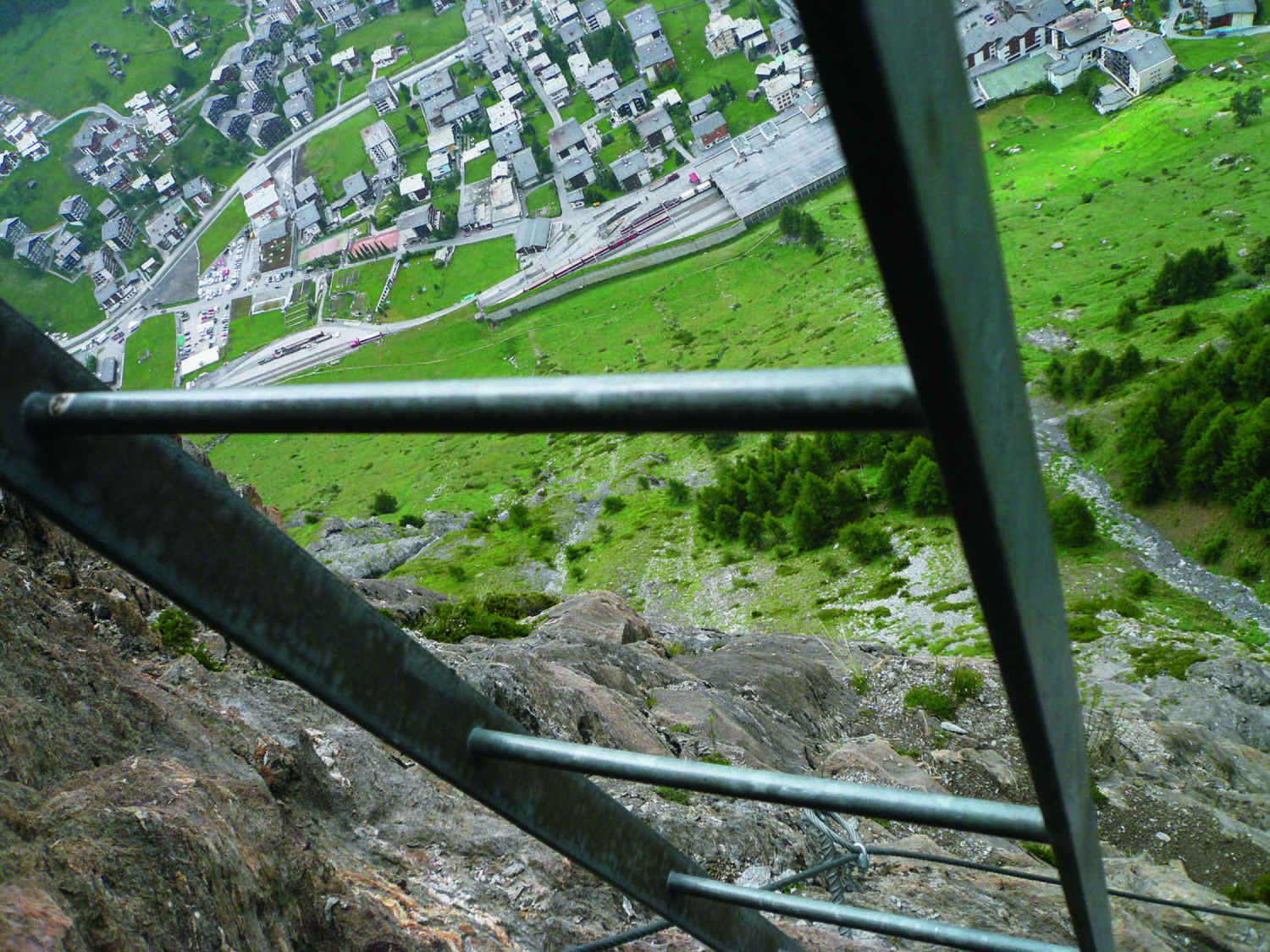 Overlooking the Zermatt railway station from route C.