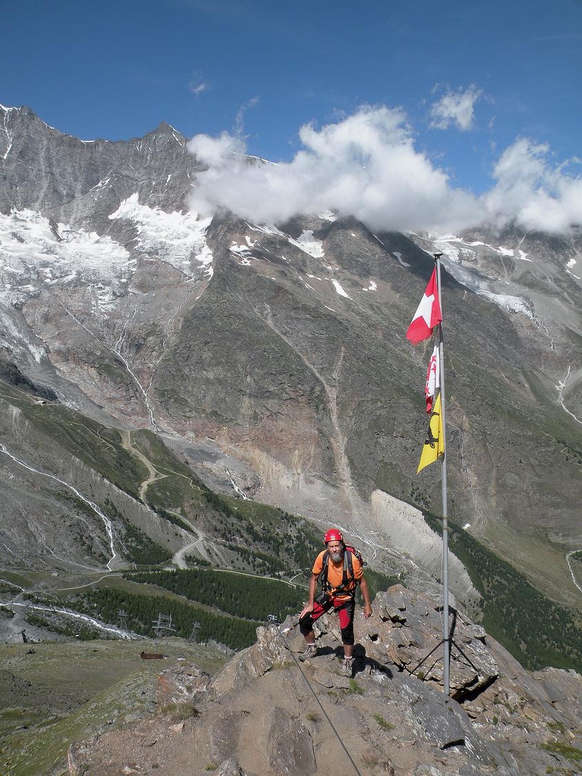 High above Saas Fee starts the Mittaghorn via ferrata