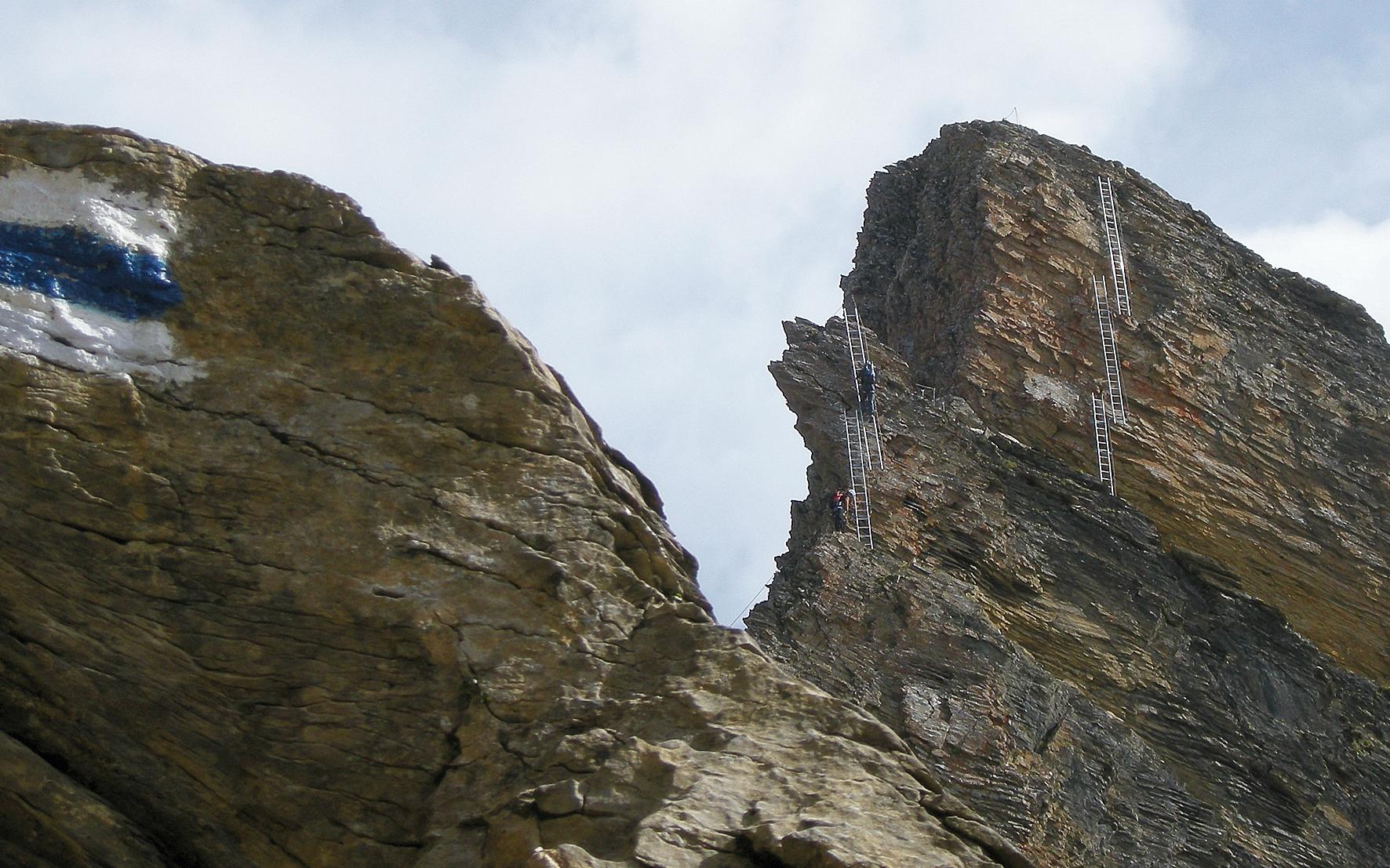 Ladders on the south west ridge of the Grindelwald Schwarzhorn