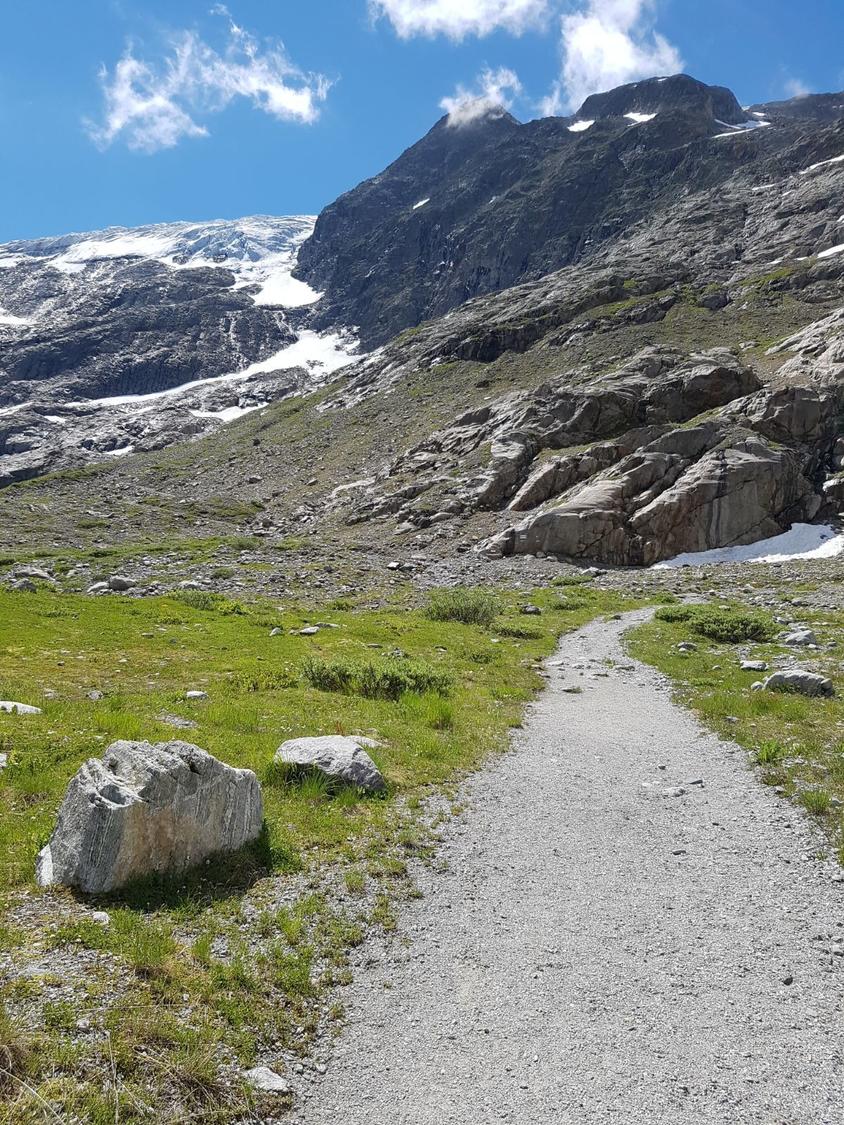 Approach to the start of the ferrata