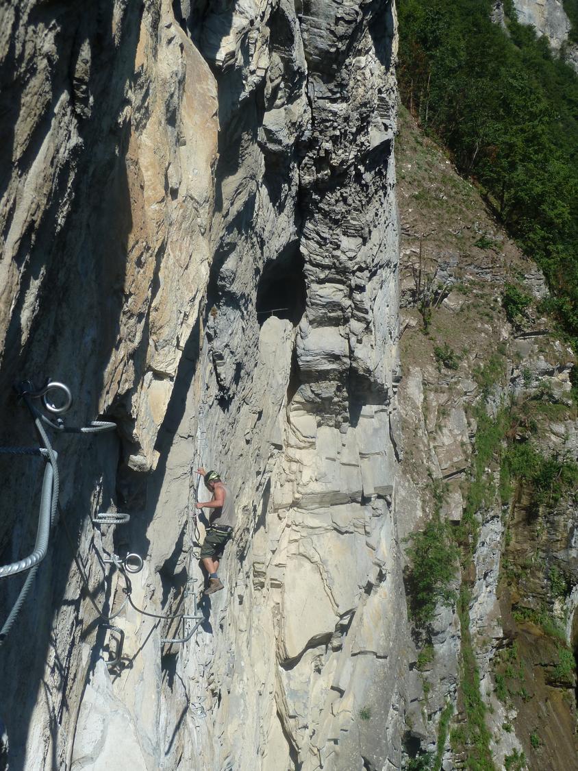 The second part of Via Farinetta, with the cave behind.