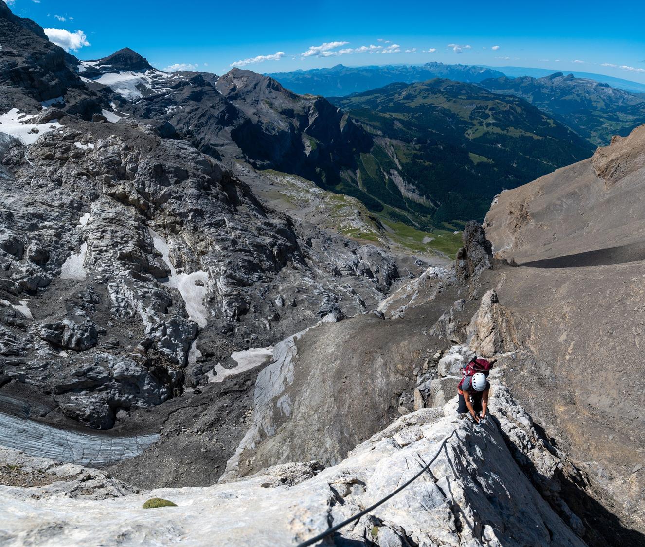 Tolles Klettersteigambiente auf der Felsrippe.