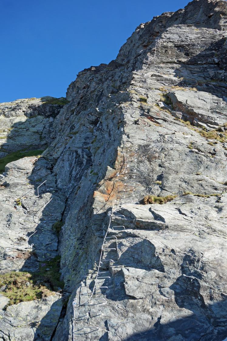 Middle/right: the Edelweiss via ferrata, Left: the descent.