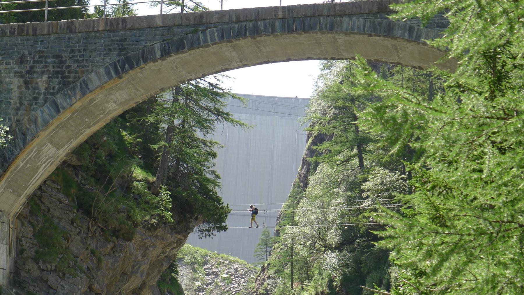 Gorges de Mauvoisin via ferrata, section two: Tichodrome