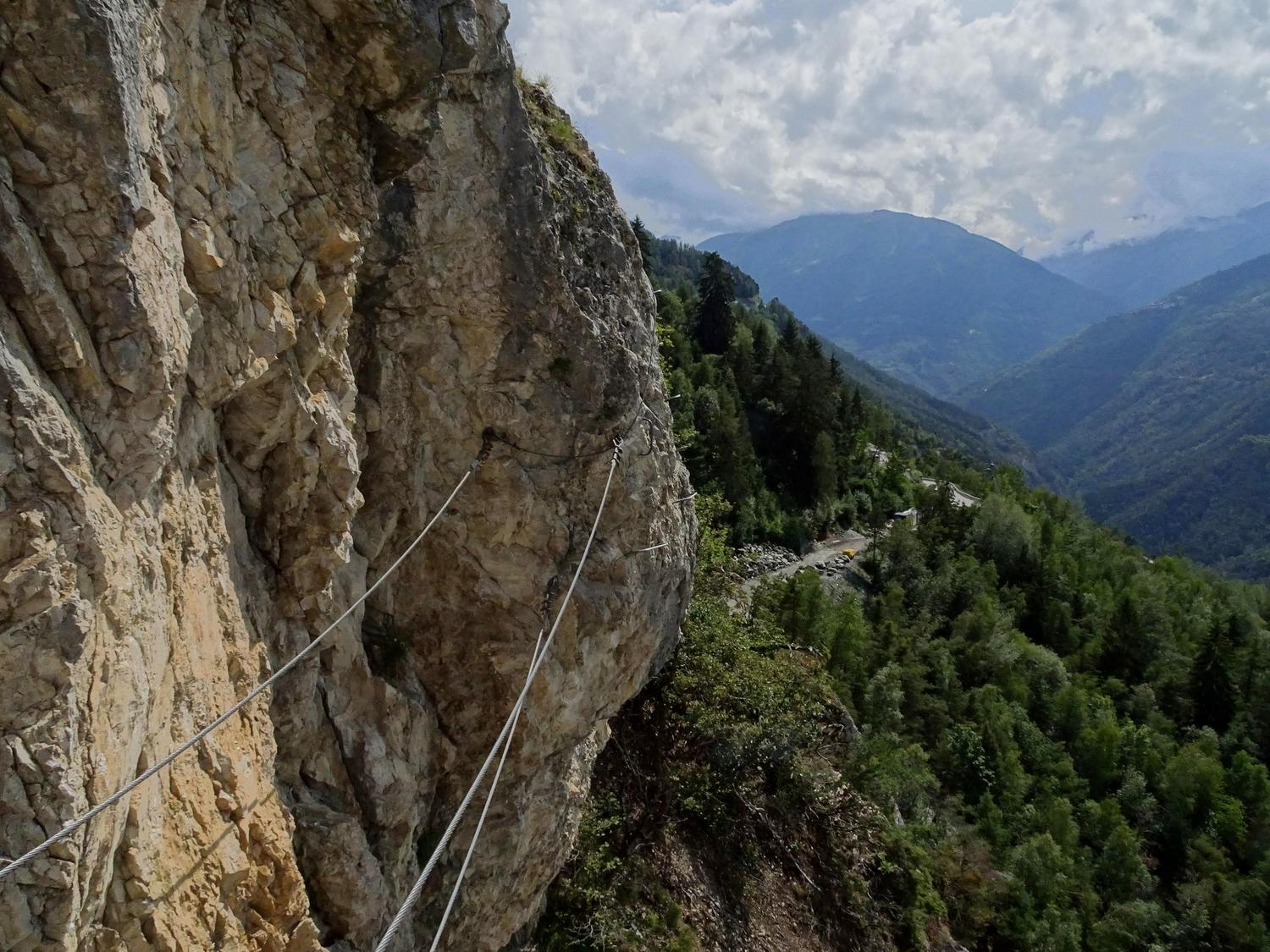 The first three-cable bridge. At its end; one of the exposed passages