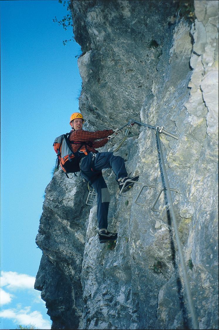 The thick steel cable leads skywards!